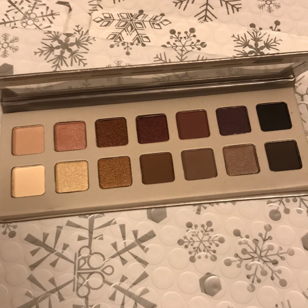 ULTA BEAUTY EYESHADOW PALETTE NWOT